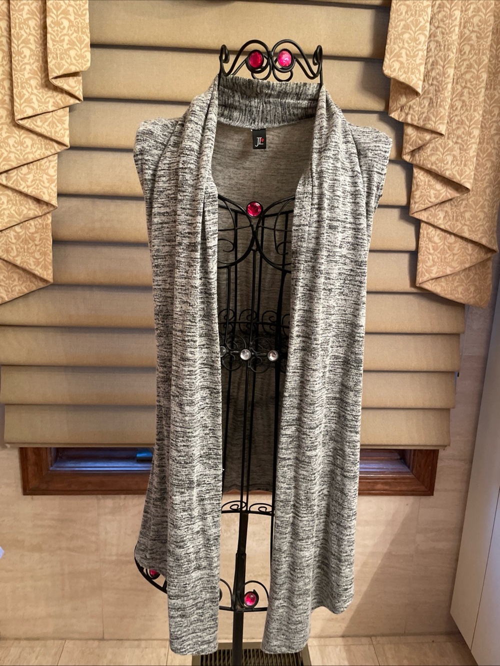 JL Sleeveless Gray Marled Open Front Knit Cardigan Size Medium (tag Missing)